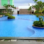 Apt Pejaten Park Residence 2 Bedroom Alistan With Pool, Washer And Netflix