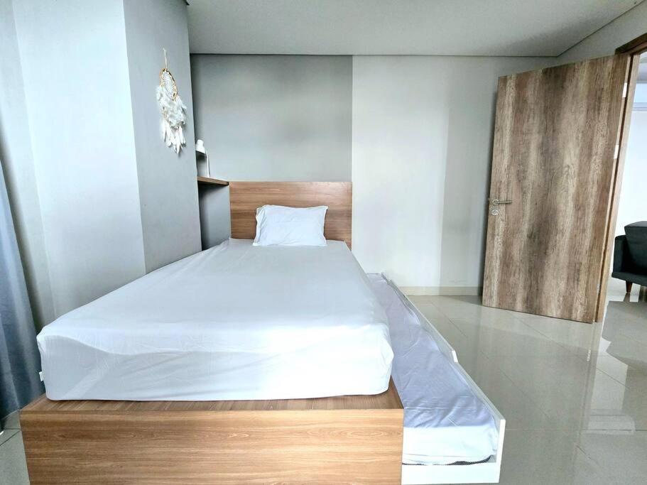 Pejaten Park 2 Bedroom Alistan With Pool, Washer And Netflix * Jakarta