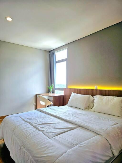 Pejaten Park 2 Bedroom Alistan With Pool, Washer And Netflix Apartemen Jakarta
