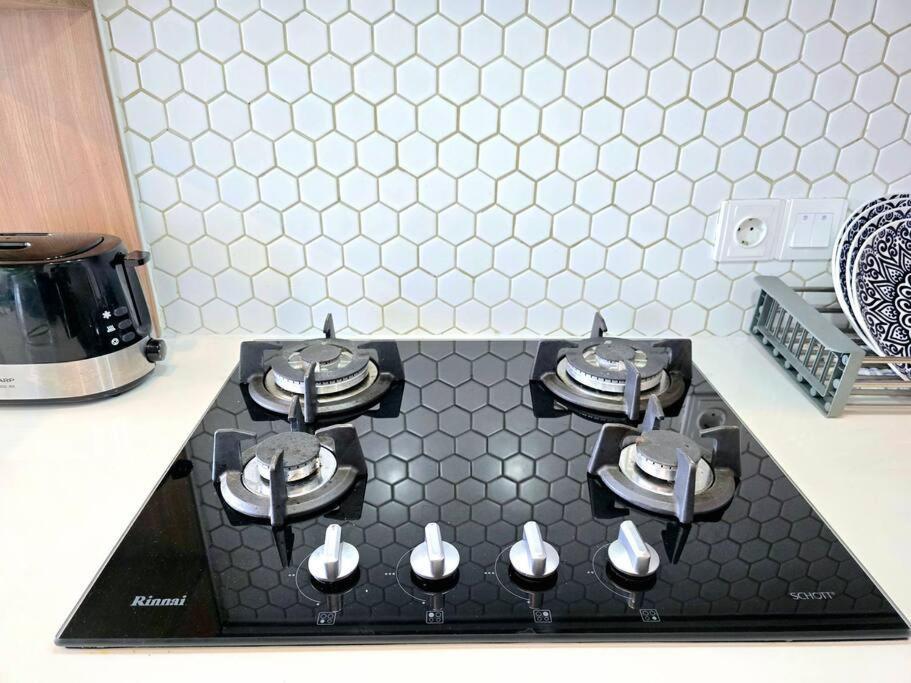 Pejaten Park 2 Bedroom Alistan With Pool, Washer And Netflix Apartemen *