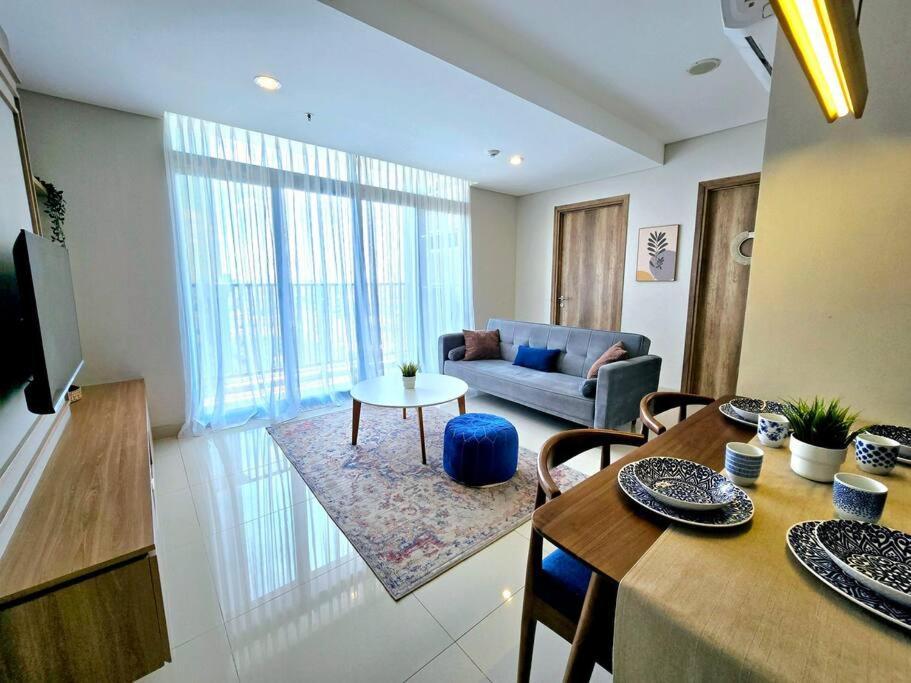 Pejaten Park 2 Bedroom Alistan With Pool, Washer And Netflix Apartemen Jakarta